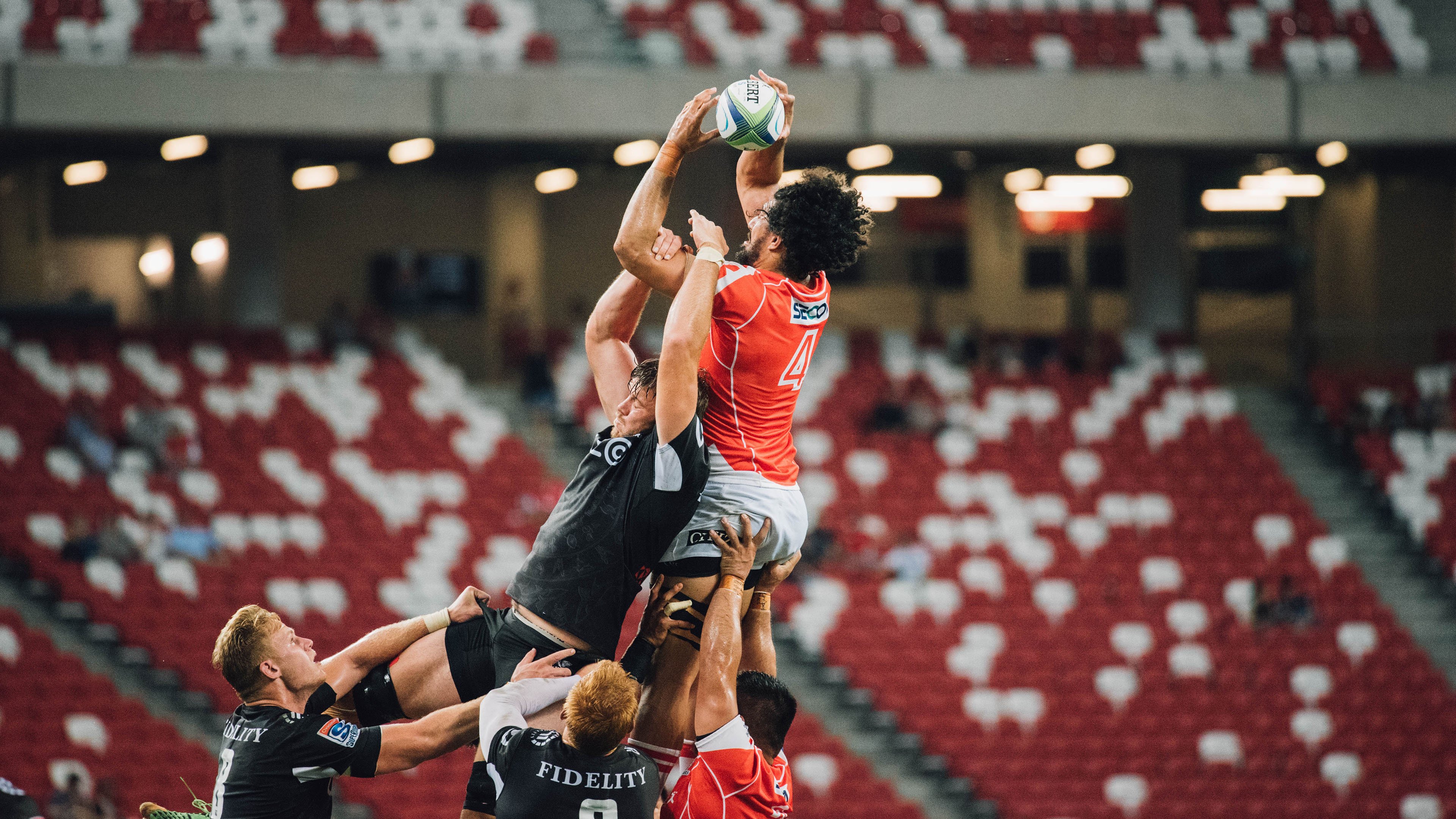 女子橄榄球正在改变传统体育格局，女子橄榄球比赛集锦